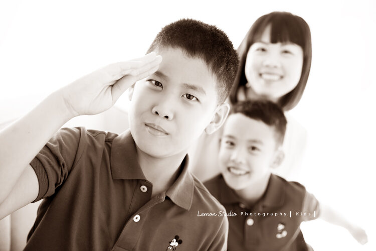 品佑&品諺一家來拍照時,也拍了很多哥哥的個人寫真,好帥氣的哥哥