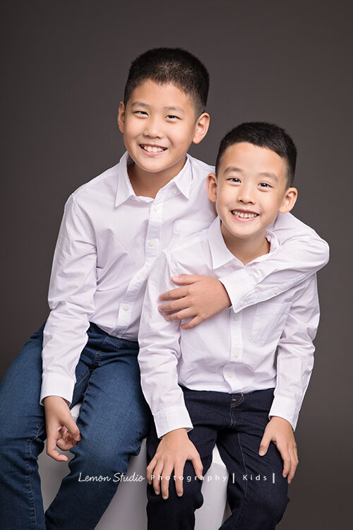 品佑&品諺一家來拍照,也幫兩個進入青春期的兄弟拍了青少年寫真,帥氣的兩人合照