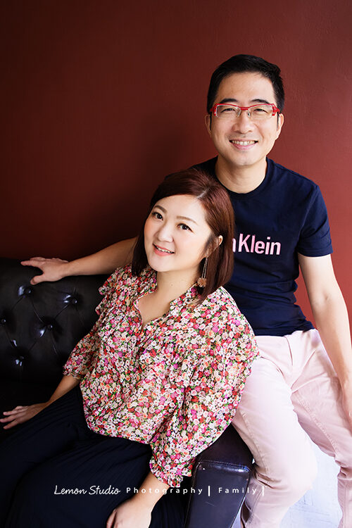 盈盈媽麻一家第三次來拍家庭攝影,這張是爸拔媽麻的合照!