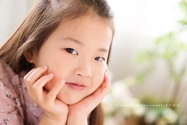 悅恬玲三姊妹來拍家庭寫真,這張是可愛的小妹