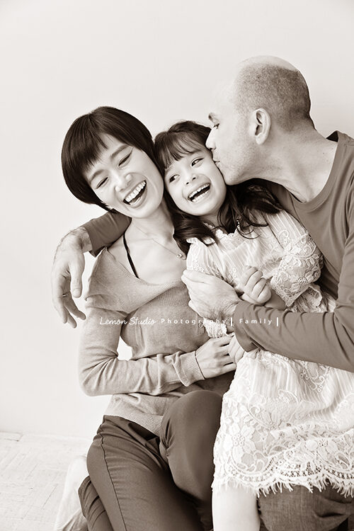 純慧媽麻一家人來拍家庭寫真,這張一家人的合照好自然美好!