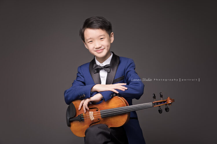 柏賢為了音樂會的海報及手冊來拍音樂會人像攝影，這張柏賢溫柔又可愛！