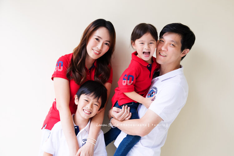 書明爸拔一家從台南來台北拍家庭攝影，這張是一家人美好的全家福！