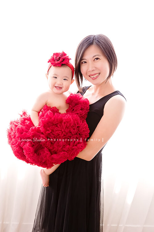 Vivien媽麻一家第八次來拍家庭寫真，這張媽媽與小妹的笑容都好美啊！