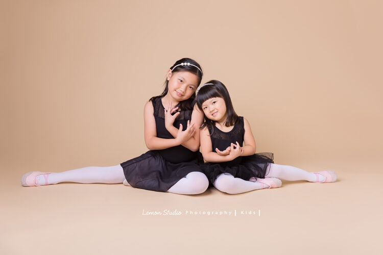 Vivien媽麻一家第八次來拍兒童寫真，這張是跳芭雷舞的大姐二姐！