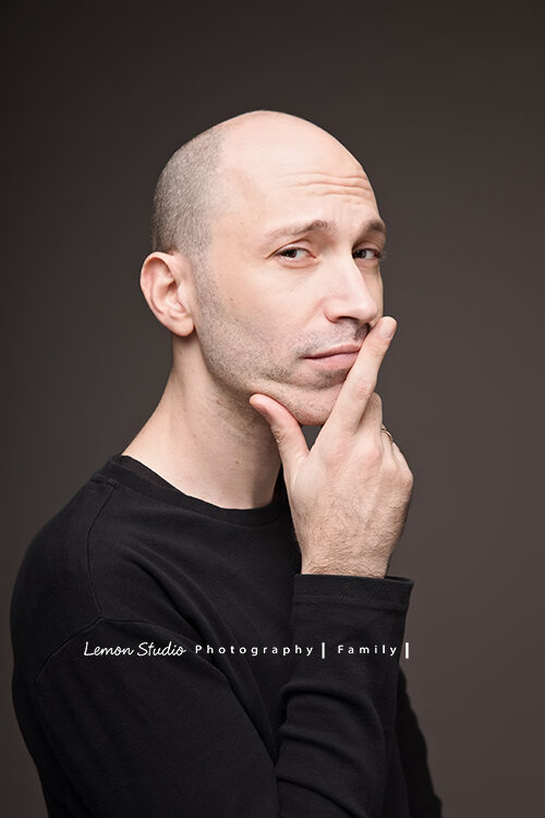 純慧媽麻一家人來拍家庭寫真,這張是超有戲的爸拔的獨照!