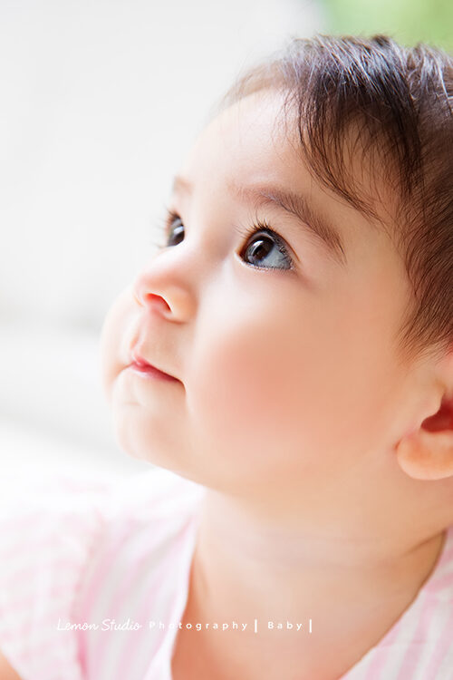Mina一家來拍寶寶攝影，這張Mina的特寫眼睛好大好漂亮！