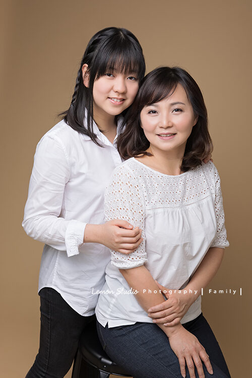 睽違12年毓婷媽麻一家再次來拍照,這張是母女倆的合照!