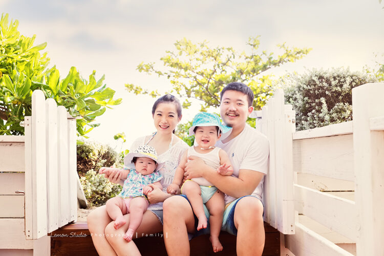 David爸拔一家來拍戶外家庭寫真，這張是一家四口溫馨的全家福