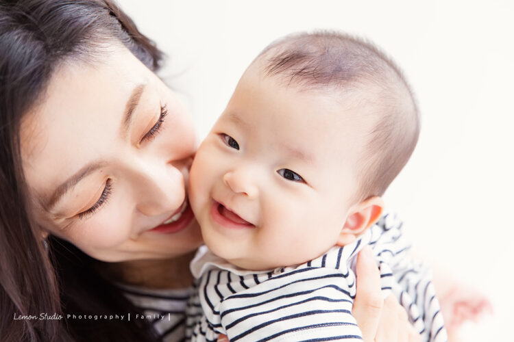 Kyoko媽麻一家來拍照好幾次了，這張媽麻親親可愛的一佳