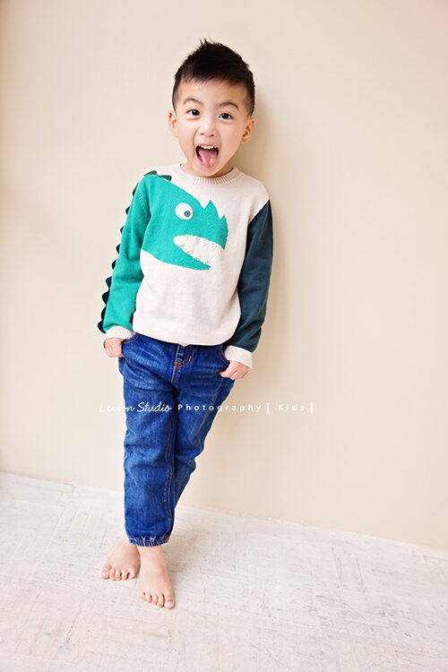 五歲的Kimi一家來拍照,這張是活潑調皮的Kimi!