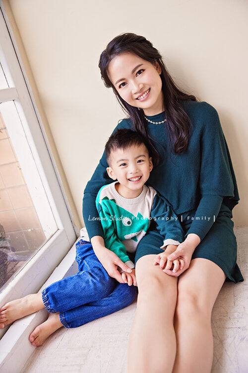 五歲的Kimi一家來拍照,這張媽麻和kimi的合照!