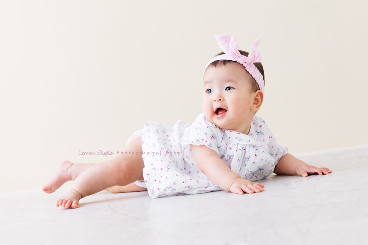 Kyoko媽麻一家來拍照好幾次了，這張在地上爬的一佳超可愛！