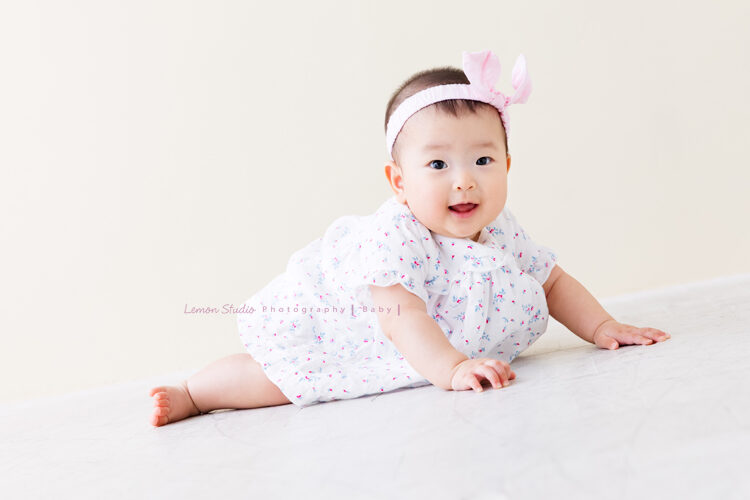 Kyoko媽麻一家來拍照好幾次了，這張一佳自己擺pose拍寶寶照