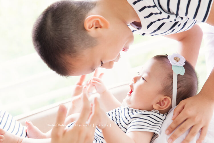 Kyoko媽麻一家來拍照好幾次了，這張哥哥跟一佳玩得很開心！