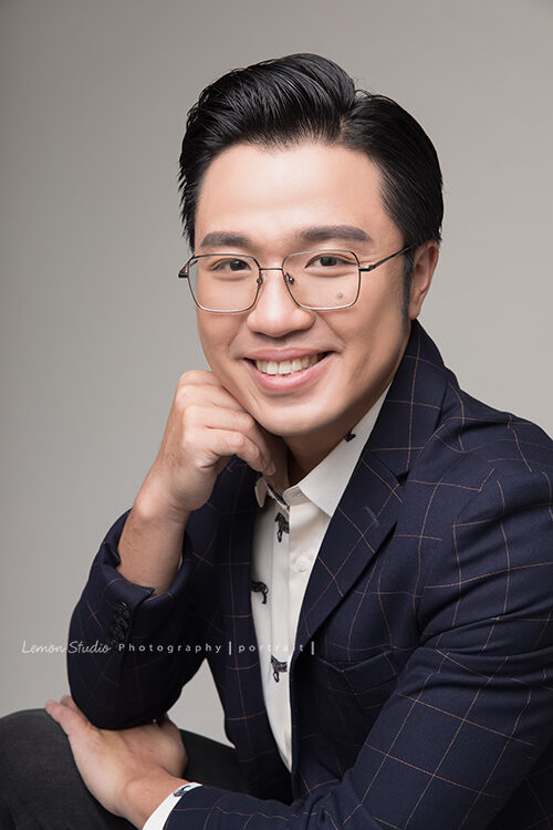 太陽能光電相關工程師David來拍形象照，這張是David的特寫！