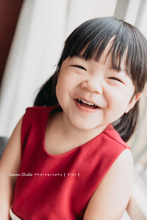 羽榛&羽菲一家雙胞胎來拍兒童寫真,這張是姊姊的獨照,超可愛的!