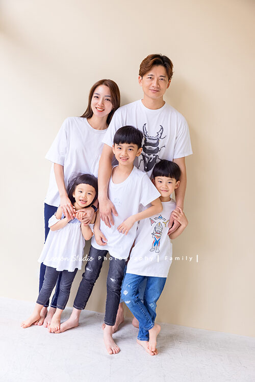 修菱媽麻一家來拍甲蟲主題兒童寫真，一家人清新的全家福！