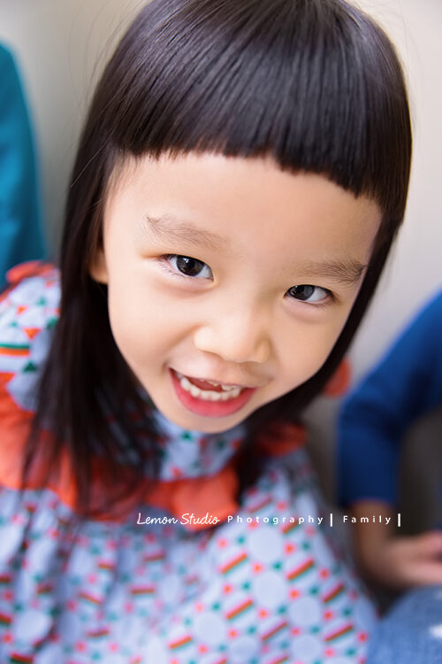 修菱媽麻一家來拍甲蟲主題兒童寫真，這張是妹妹很特別的獨照