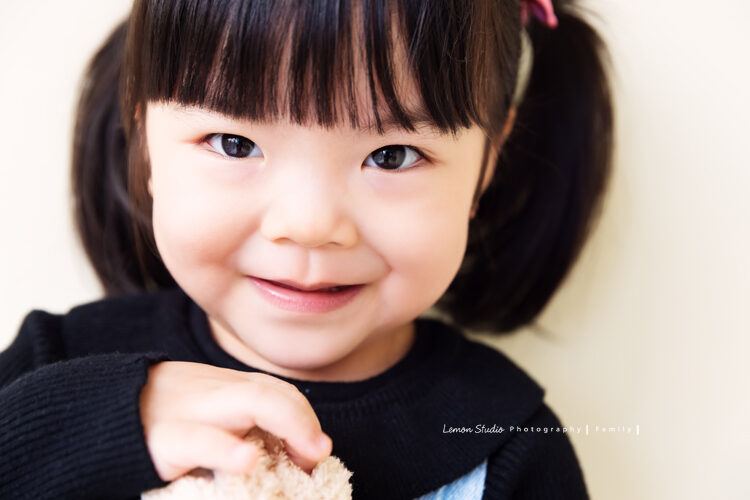 羽榛&羽菲一家雙胞胎來拍兒童寫真,超Q的姊姊特寫啊!