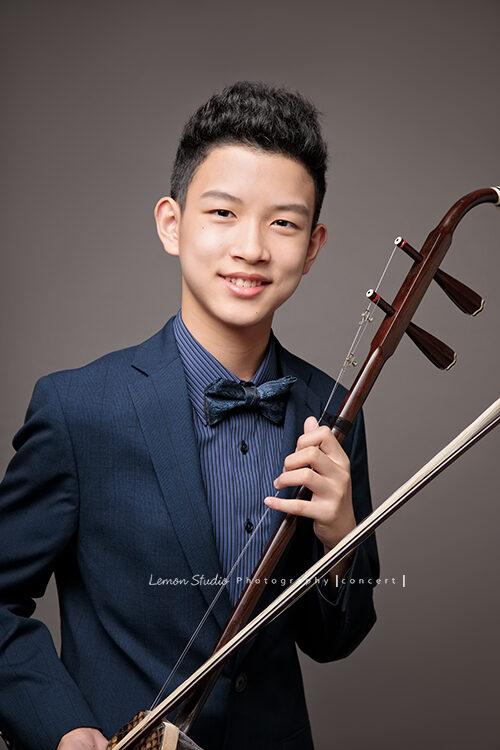 家澤為了音樂會海報來拍的人像攝影，這張家澤看鏡頭很有自信的樣子！