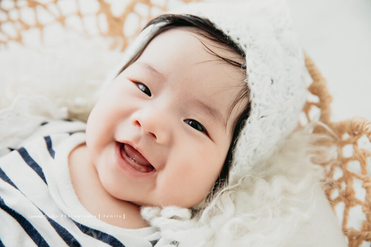 雅淑媽麻一家來拍寶寶寫真，這張是寶寶的臉部特寫！