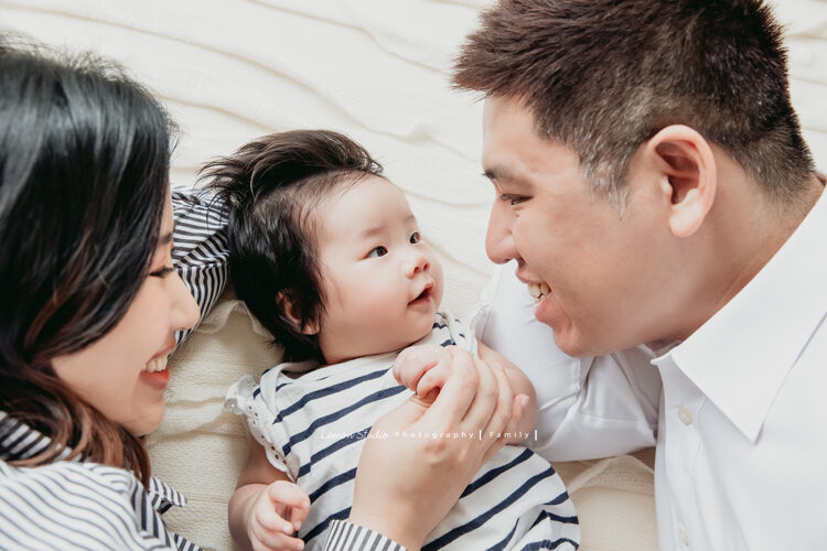 雅淑媽麻一家來拍寶寶寫真，