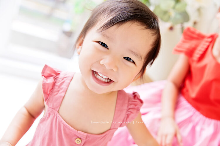 Vivian媽麻一家來拍兒童攝影，妹妹的臉部特寫超可愛的！