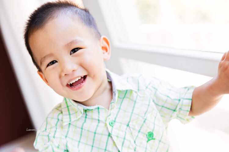 幸渝媽麻一家來拍兒童攝影，這張是小弟獨照！