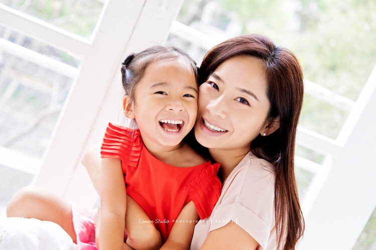 Vivian媽麻一家第四次來拍照了，這張是美麗的媽麻和姊姊！