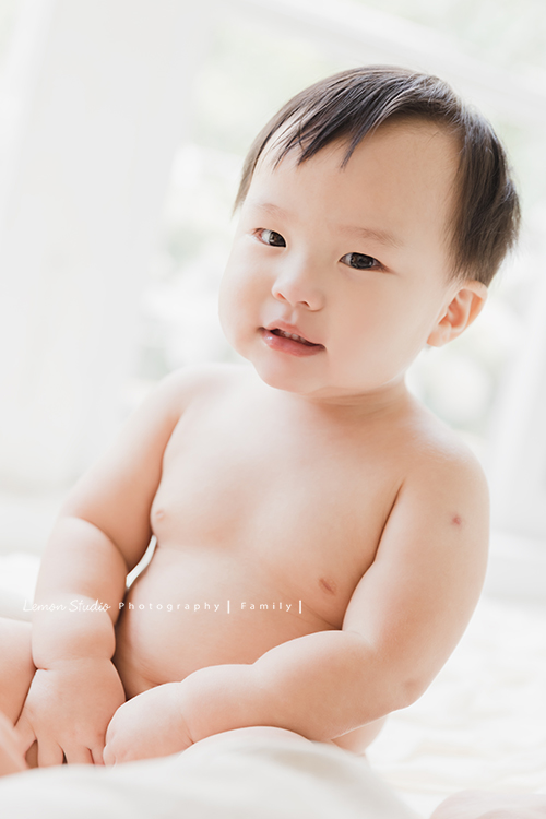 欣寧媽麻一家來拍家庭攝影及寶寶週歲照，這張是弟弟的獨照！