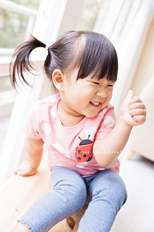 品希第二次來拍寶寶攝影，這張品希感覺像在跳舞呢！