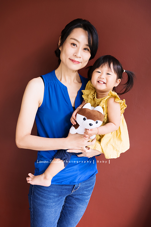 品希第二次來拍寶寶寫真照，這張是媽麻和品希的合照！