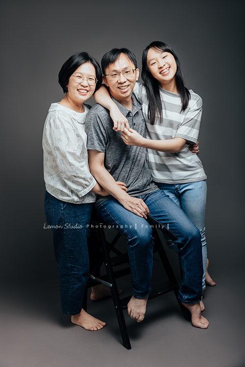 Coco媽麻一家來拍週年紀念照，這張是一家三口美好的全家福！