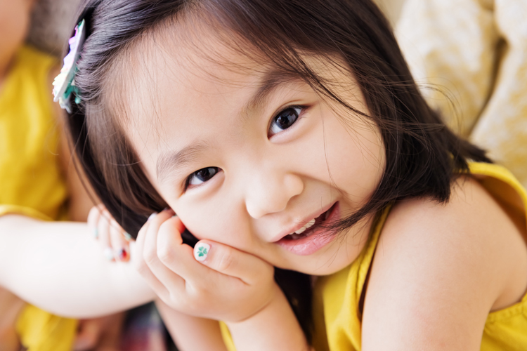 意婷媽麻一家從美國回台度假來拍照，這是姊姊的個人特寫，姊姊在鏡頭前很自在做自己！