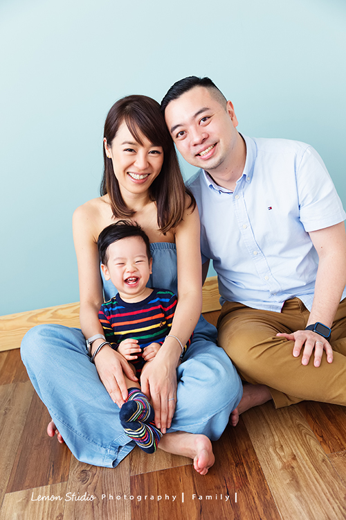 關於家庭攝影的服裝搭配＆元素，這張是一個全家人藍色系衣服的參考相片！
