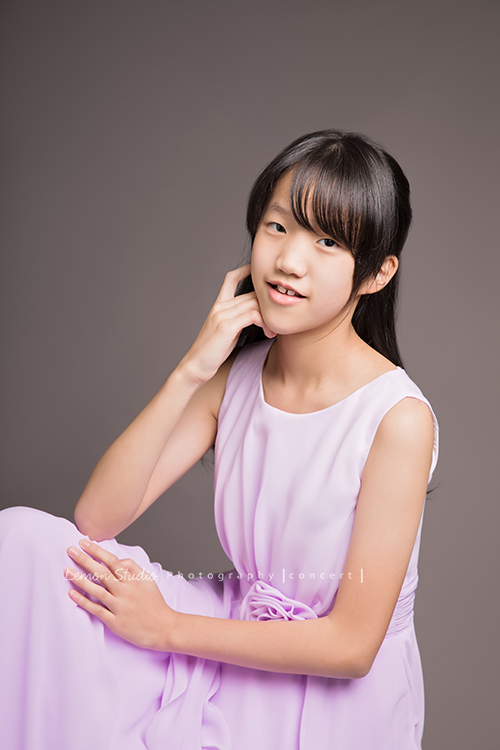 雨謙、Ray、Marissa及Olivia的四人音樂會攝影，四人是學校弦樂團的一員，四人是同一組的團員，這天為了即將來到的音樂會一起來拍照！這張是Marissa的個人照！