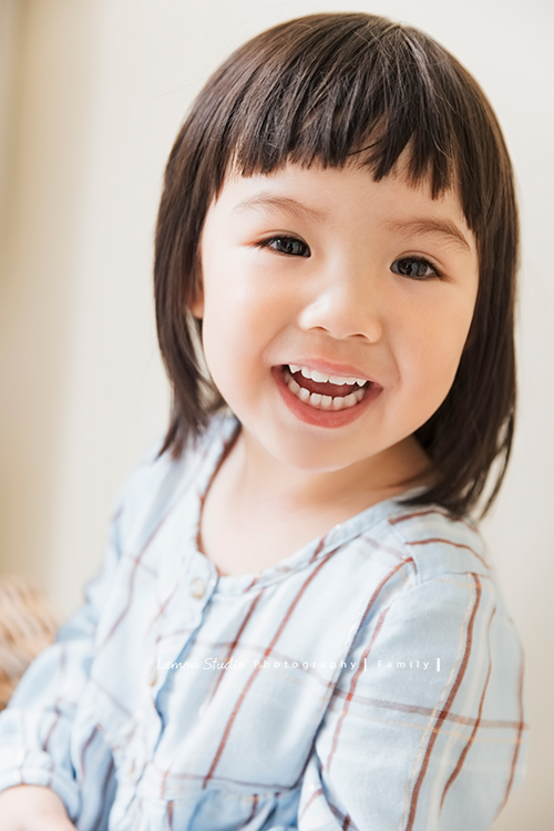 Cheryl媽麻一家回台渡假也安排了來拍家庭寫真，這張是可愛的妹妹的獨照！