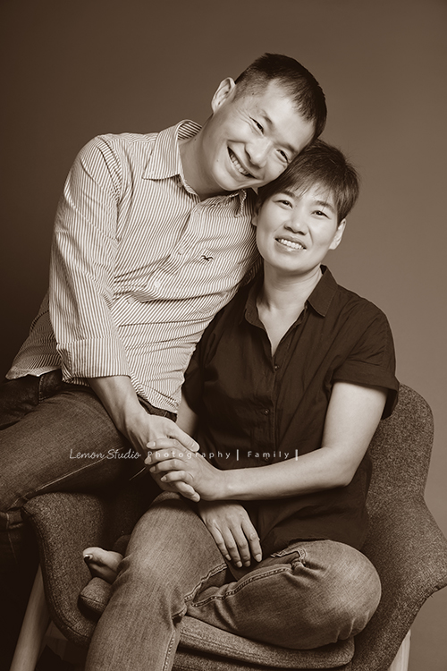 學柔道的筠軒一家來拍家庭攝影,這張是爸拔媽麻的合照!