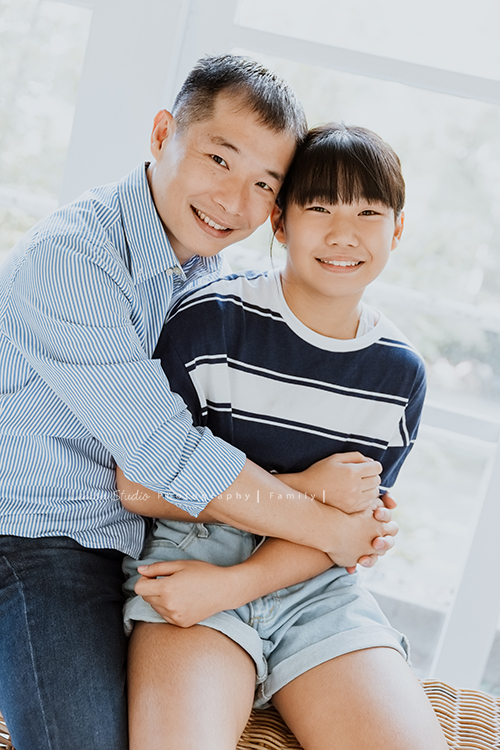 學柔道的筠軒一家來拍家庭攝影,這張是爸拔與筠軒的互動合照!