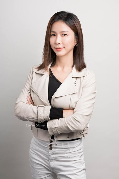 科技公司的業務Sindy拍攝企業形象照,Sindy自帶氣場,拍起來很美!簡單的黑色上衣帶出Sindy的氣質!很喜歡這張Sindy充滿自信及沈穩的表情!