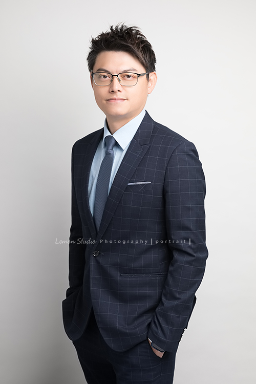 新加坡商安富利股份有限公司台灣分公司的員工們的企業形象照,公司決定讓公司的每一位同仁都拍形象照,提升公司形象!這位男士拍出來既專業又有自信!