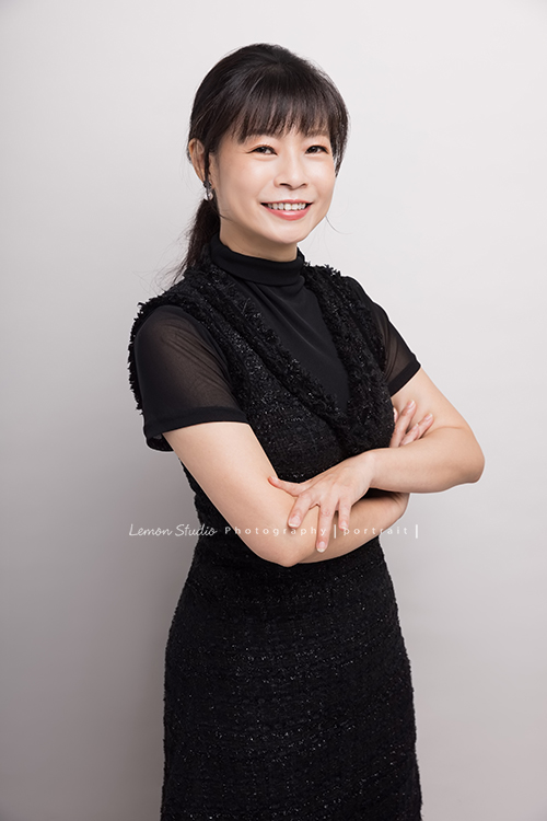 新加坡商安富利股份有限公司台灣分公司的員工們的企業形象照,公司決定讓公司的每一位同仁都拍形象照,提升公司形象!這位是外派中國的員工之一!