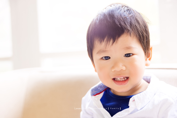 若平和兩位姊姊帶著爸爸媽媽來拍三代同堂的全家福，這張是可愛的小孫子的寶寶寫真！