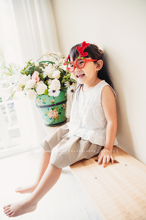櫟櫟五歲時的兒童寫真,這張是櫟櫟帶著可愛的造型眼鏡的相片!