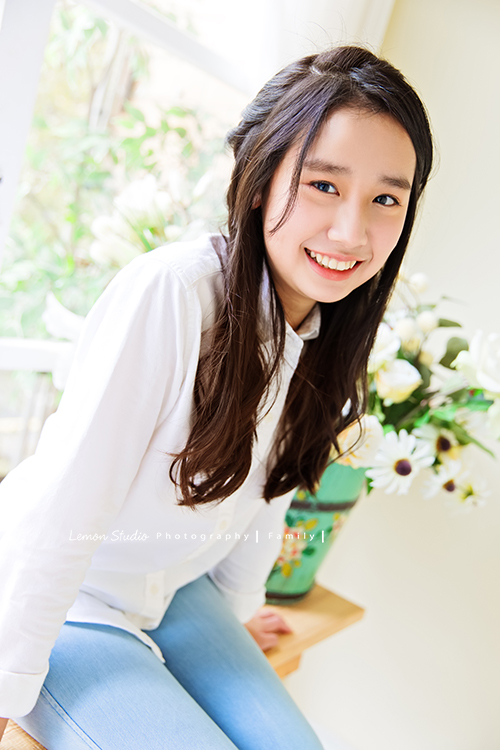 宜婷媽麻和兄弟姐妹長大後各自獨立，這天帶著爸爸媽媽及孩子們一起來拍照！這張是孫女美麗的獨照！