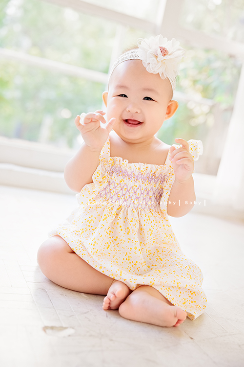 Holly媽麻為了紀錄樂樂第一年可愛的模樣，在樂樂7個月及10個月大時都來拍照，這張是樂樂十個月大時來拍的寶寶寫真，這張是樂樂的個人寶寶寫真照！