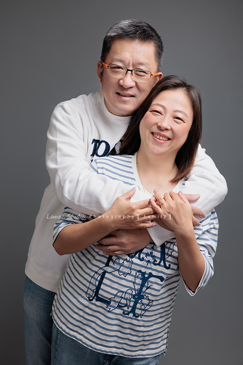 Lisa媽麻一家第三次來拍照，這次帶伯父伯母及哥哥一家&姊姊一起來拍照，這張是哥哥及大嫂的合照！
