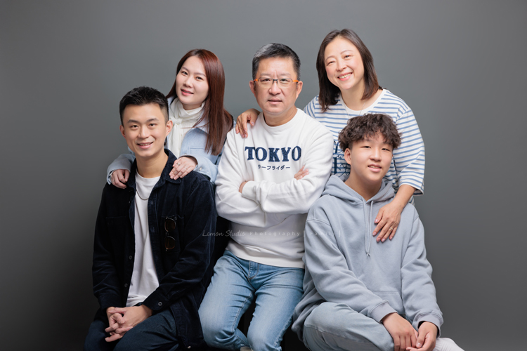 Lisa媽麻一家第三次來拍照，這次帶伯父伯母及哥哥一家&姊姊一起來拍照，這張是哥哥一家的全家福！